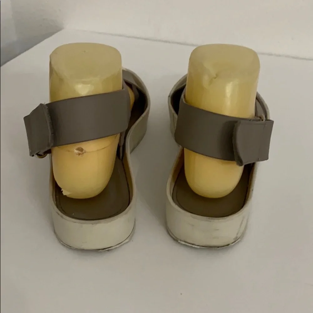 Authentic Vince grey leather designer sandals Sz 7